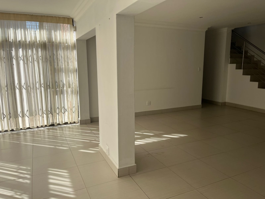 To Let 4 Bedroom Property for Rent in Heuwelsig Free State